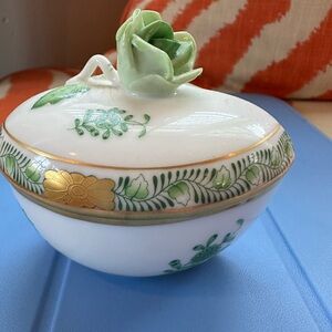 Herend porcelain Budapest trinket dish with top - in mint condition